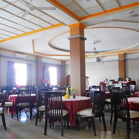 Syafira Hotel Langgur Exteriér fotografie