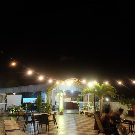 Syafira Hotel Langgur Exteriér fotografie