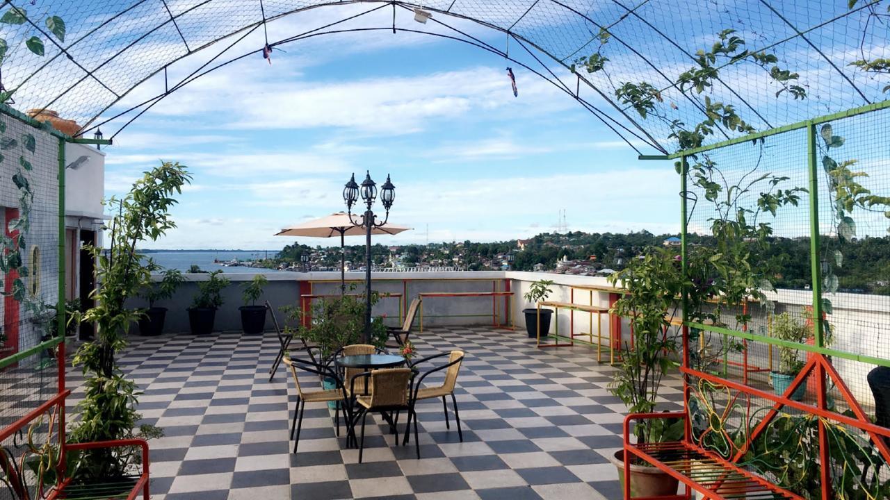 Syafira Hotel Langgur Exteriér fotografie