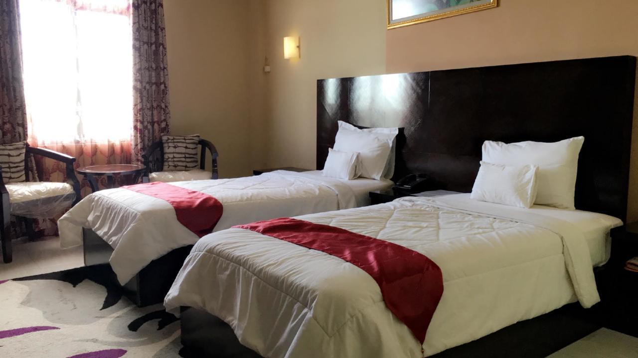 Syafira Hotel Langgur Exteriér fotografie