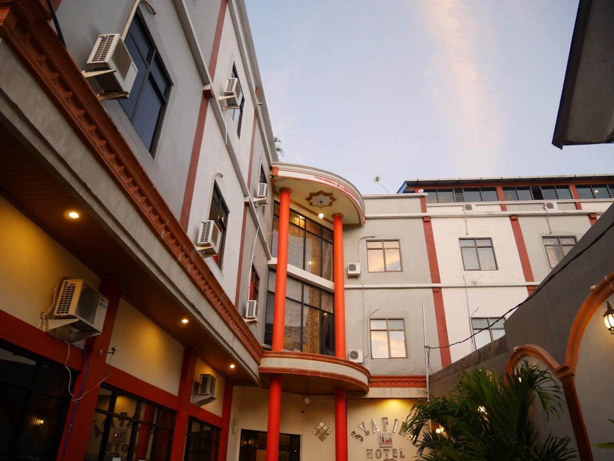 Syafira Hotel Langgur Exteriér fotografie
