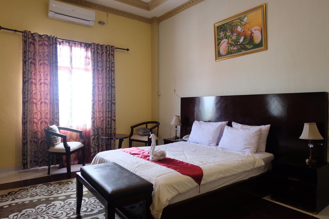 Syafira Hotel Langgur Exteriér fotografie