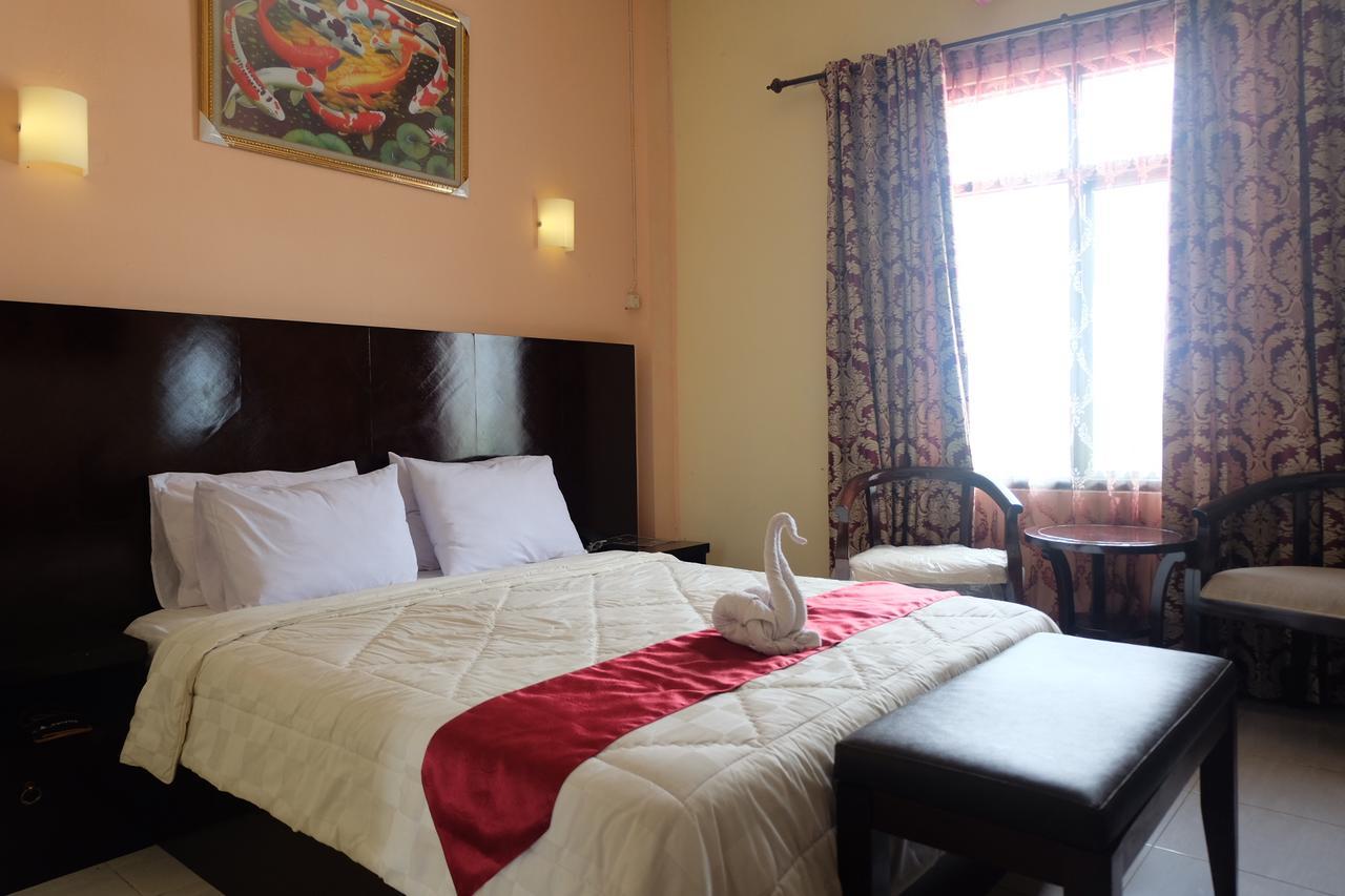 Syafira Hotel Langgur Exteriér fotografie