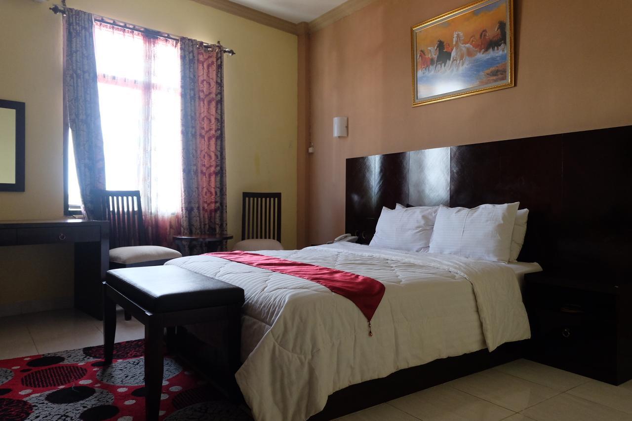 Syafira Hotel Langgur Exteriér fotografie